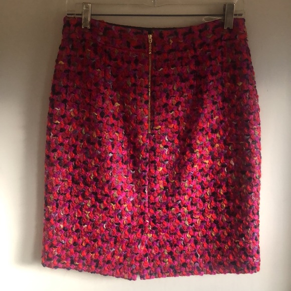 Straight skirt,  70%wool/blend, zipper back, black lined, 21" long, 19" wide - Picture 2 of 3